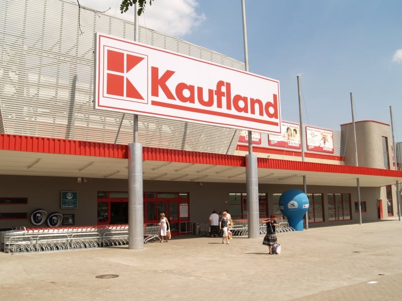 Kaufland majorează salariul minim al angajaţilor din România din ianuarie 2016. Cât va câştiga un salariat?